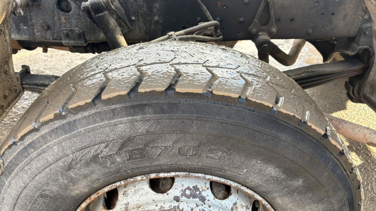 Mercedes-Benz SK 3229 8x4 chassis - complete spring V8 - Camión chasis: foto 5 Mercedes-Benz SK 3229 8x4 chassis - complete spring V8 - Camión chasis: foto 5