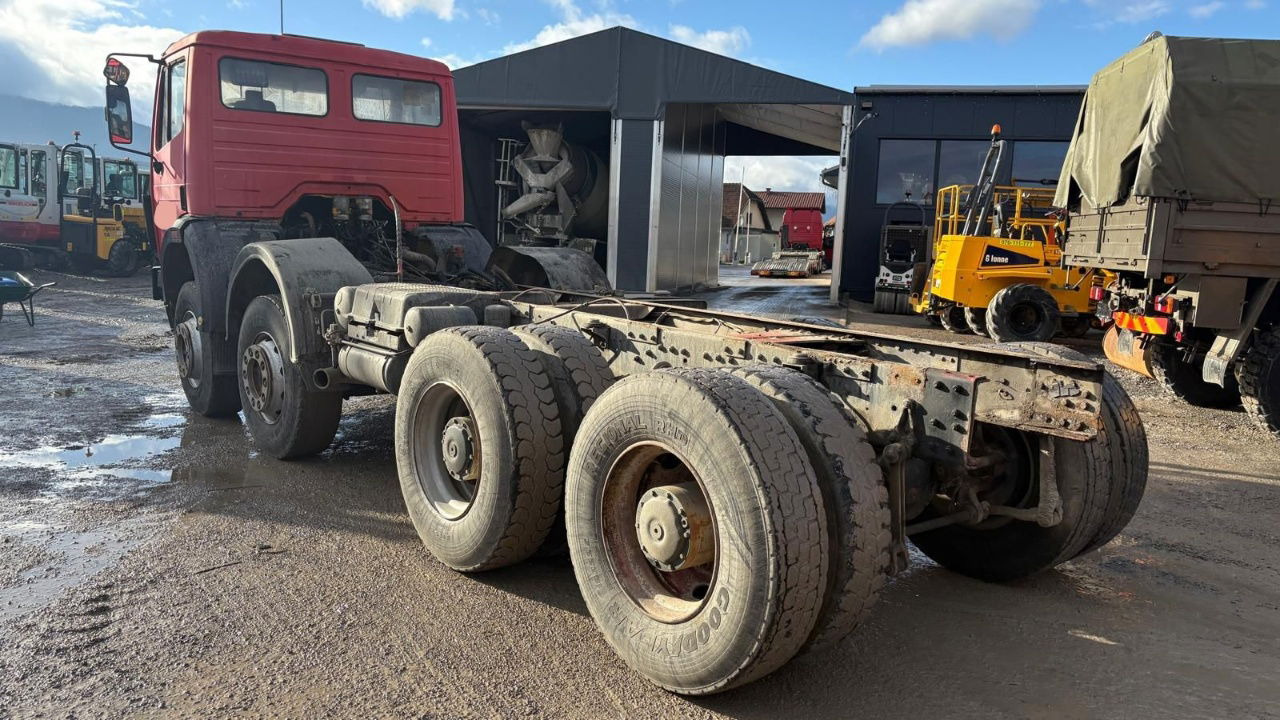 Mercedes-Benz SK 3229 8x4 chassis - complete spring V8 - Camión chasis: foto 4 Mercedes-Benz SK 3229 8x4 chassis - complete spring V8 - Camión chasis: foto 4