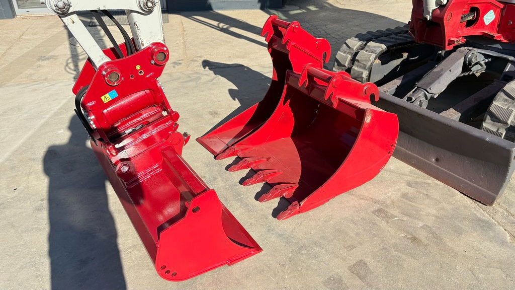 Takeuchi TB250-2 - 2021 Year - 1825 Hours - Powertilt -3X Buckets - Miniexcavadora: foto 1 Takeuchi TB250-2 - 2021 Year - 1825 Hours - Powertilt -3X Buckets - Miniexcavadora: foto 1