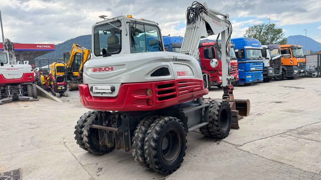 Takeuchi TB295W - 2014 Year - Powertilt - 3X Buckets - Excavadora de ruedas: foto 4 Takeuchi TB295W - 2014 Year - Powertilt - 3X Buckets - Excavadora de ruedas: foto 4