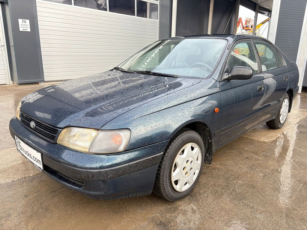 Toyota Carina 1.6 - Petrol - 5 Doors - Coche: foto 1 Toyota Carina 1.6 - Petrol - 5 Doors - Coche: foto 1