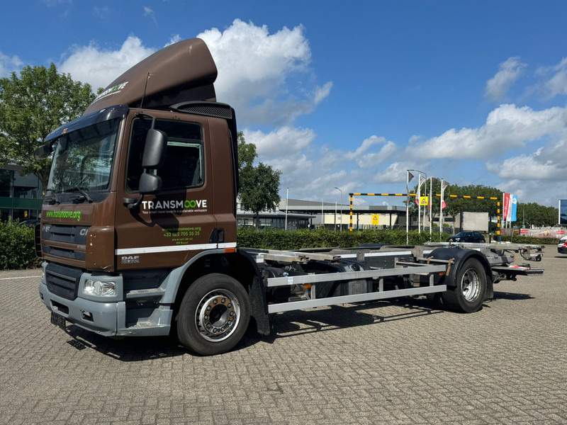 DAF CF65 220 - Camión portacontenedore/ Intercambiable: foto 2 DAF CF65 220 - Camión portacontenedore/ Intercambiable: foto 2