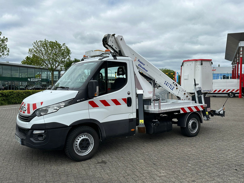 Iveco Daily 35S14 14 meter, 4x stamped, 649 working hours - Furgoneta: foto 4 Iveco Daily 35S14 14 meter, 4x stamped, 649 working hours - Furgoneta: foto 4