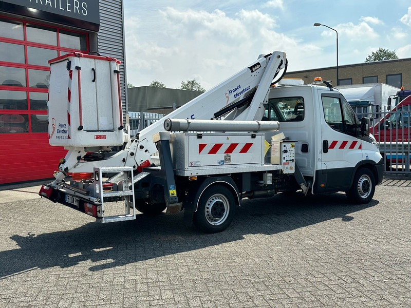 Iveco Daily 35S14 APK 10-07-2026 14 meter, 4x stamped, 413 working hours - Furgoneta: foto 5 Iveco Daily 35S14 APK 10-07-2026 14 meter, 4x stamped, 413 working hours - Furgoneta: foto 5
