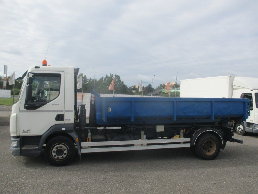 DAF LF 12.250 - Camión multibasculante: foto 2 DAF LF 12.250 - Camión multibasculante: foto 2
