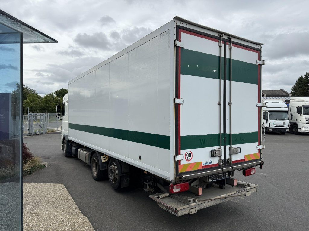 DAF XF460 6x2 EURO 6 - Camión caja cerrada: foto 5 DAF XF460 6x2 EURO 6 - Camión caja cerrada: foto 5