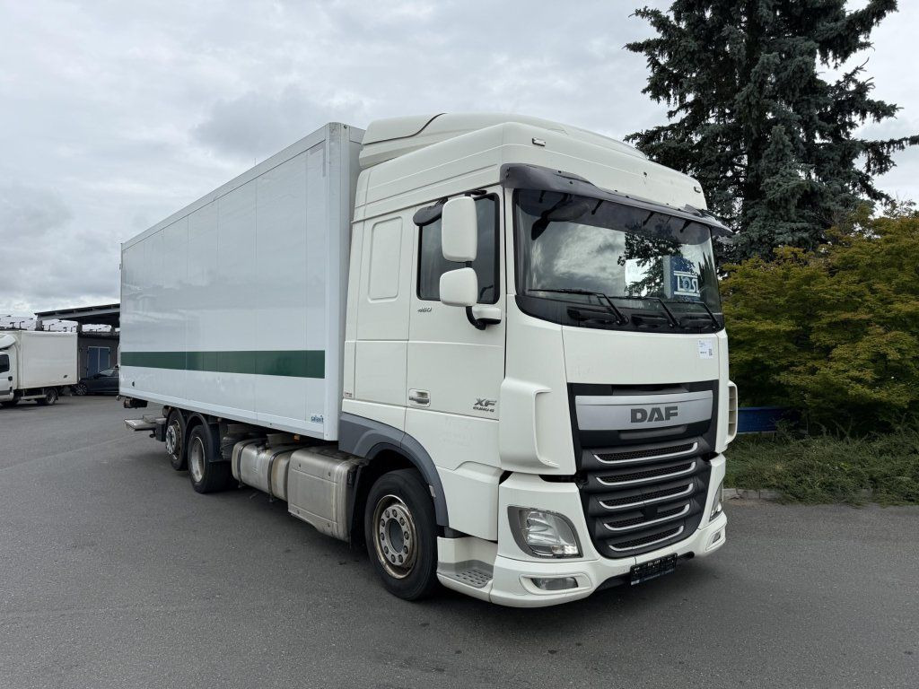 DAF XF460 6x2 EURO 6 - Camión caja cerrada: foto 2 DAF XF460 6x2 EURO 6 - Camión caja cerrada: foto 2
