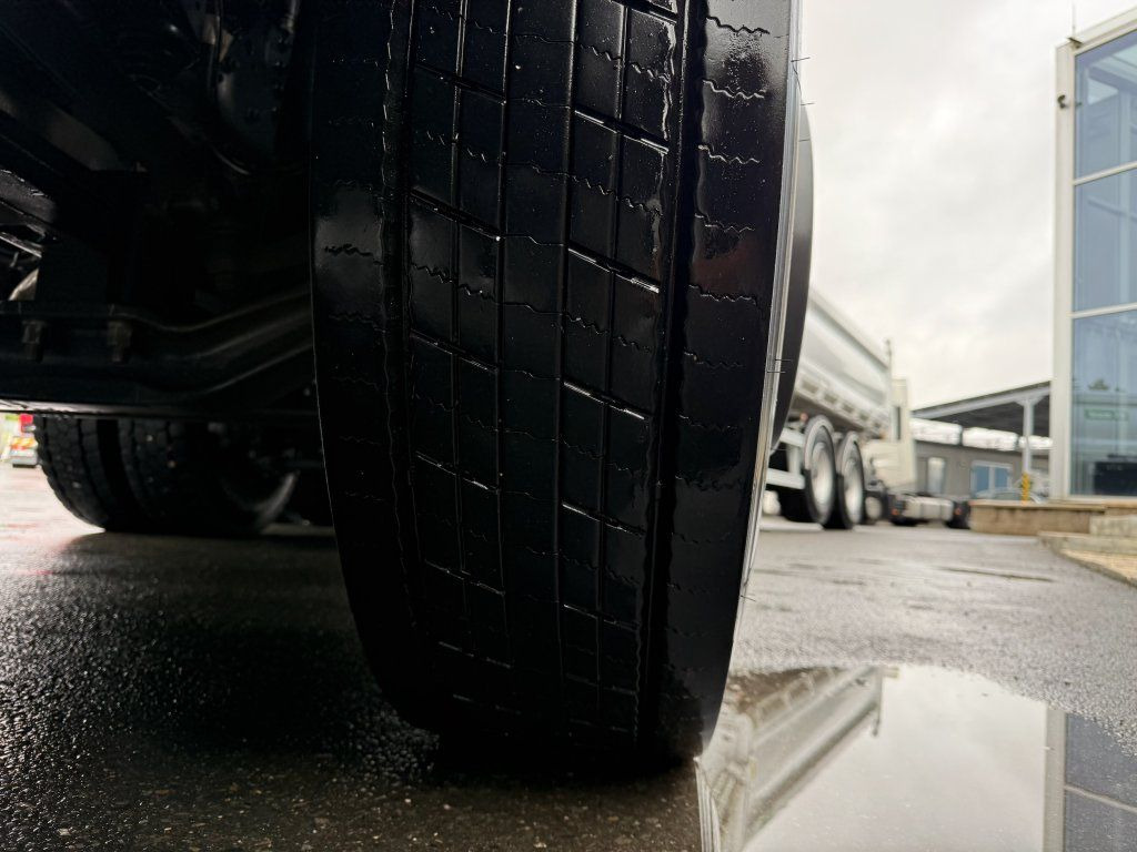 Camión volquete Iveco X-Way 480 S3 8x4 EURO 6: foto 7