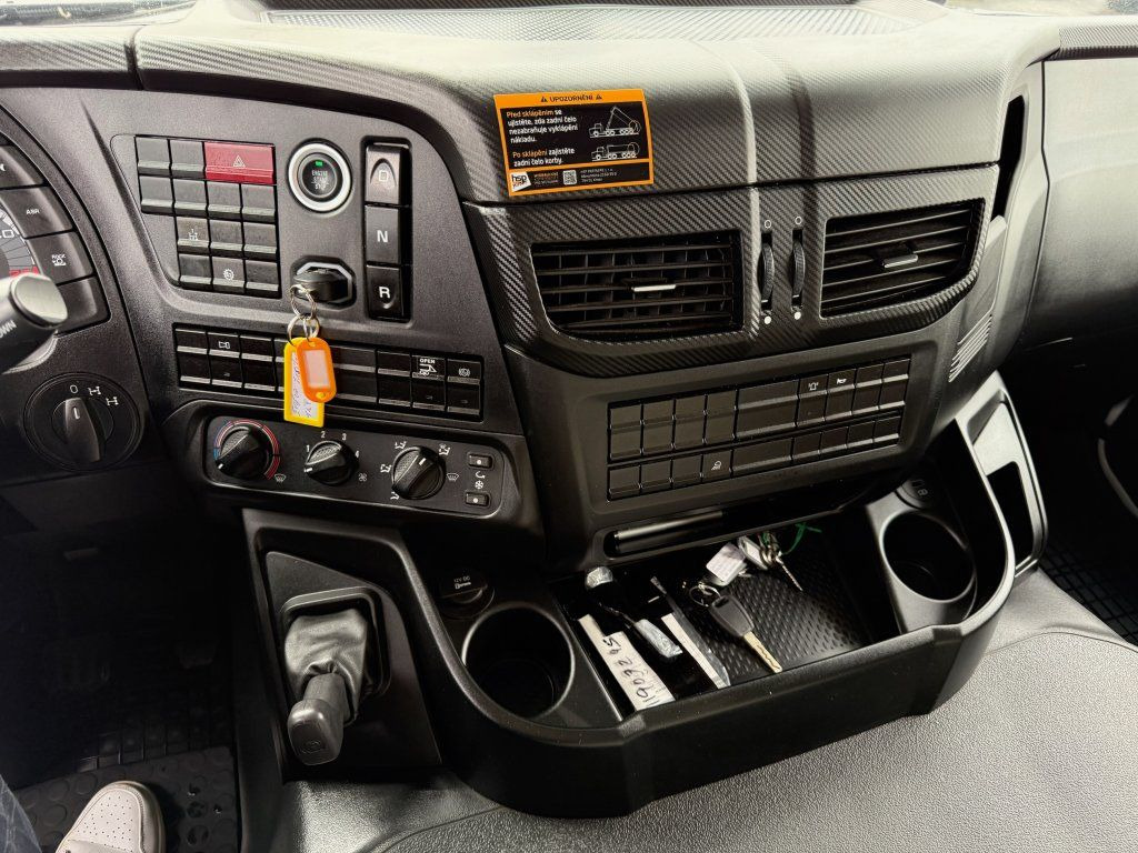 Camión volquete Iveco X-Way 480 S3 8x4 EURO 6: foto 16