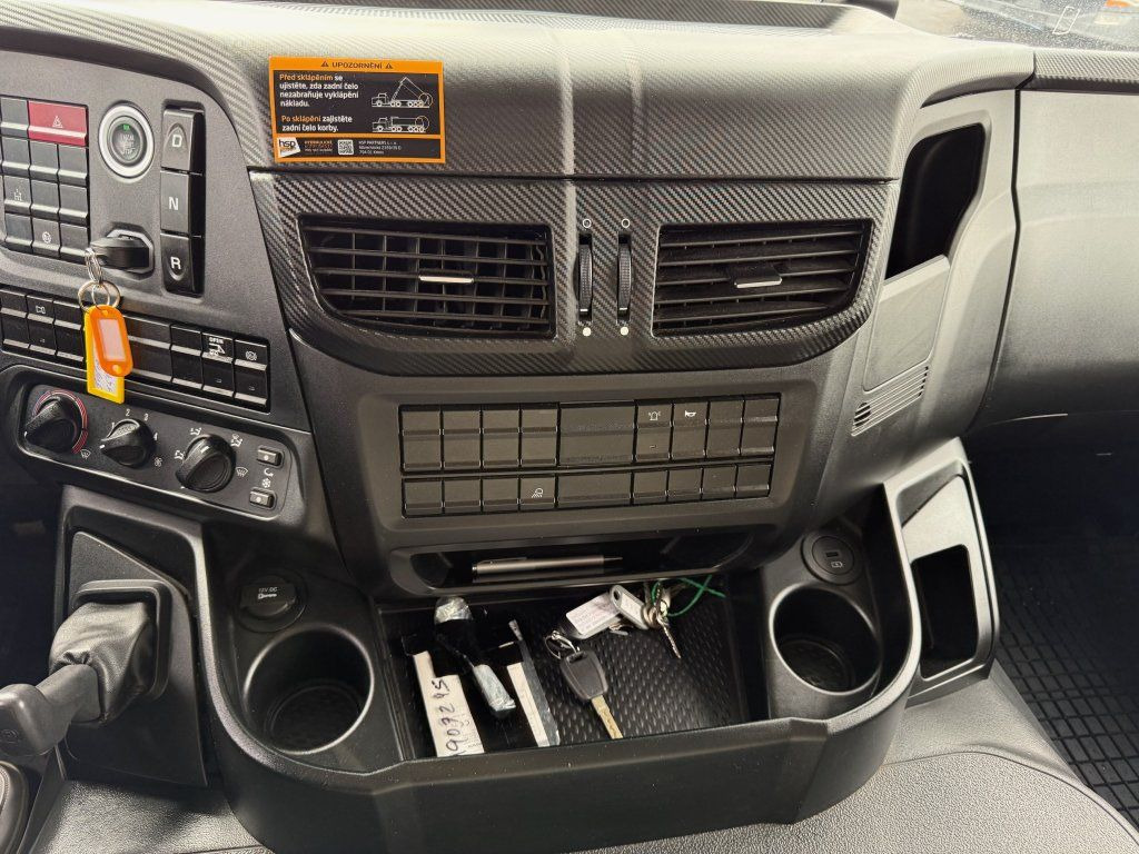 Camión volquete Iveco X-Way 480 S3 8x4 EURO 6: foto 17