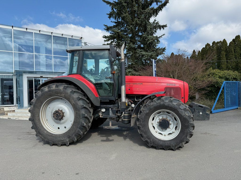 Massey Ferguson MF8260 - Tractor: foto 3 Massey Ferguson MF8260 - Tractor: foto 3