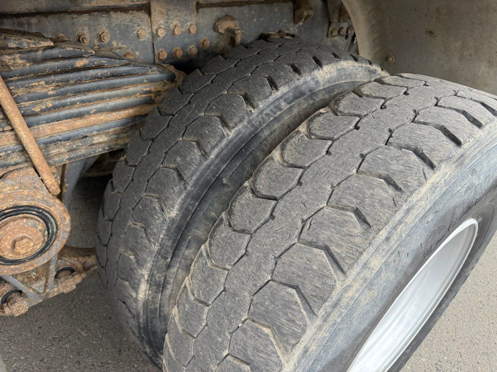 Camión volquete Renault Kerax 450 S3 8x4 EURO 4: foto 13 Camión volquete Renault Kerax 450 S3 8x4 EURO 4: foto 13