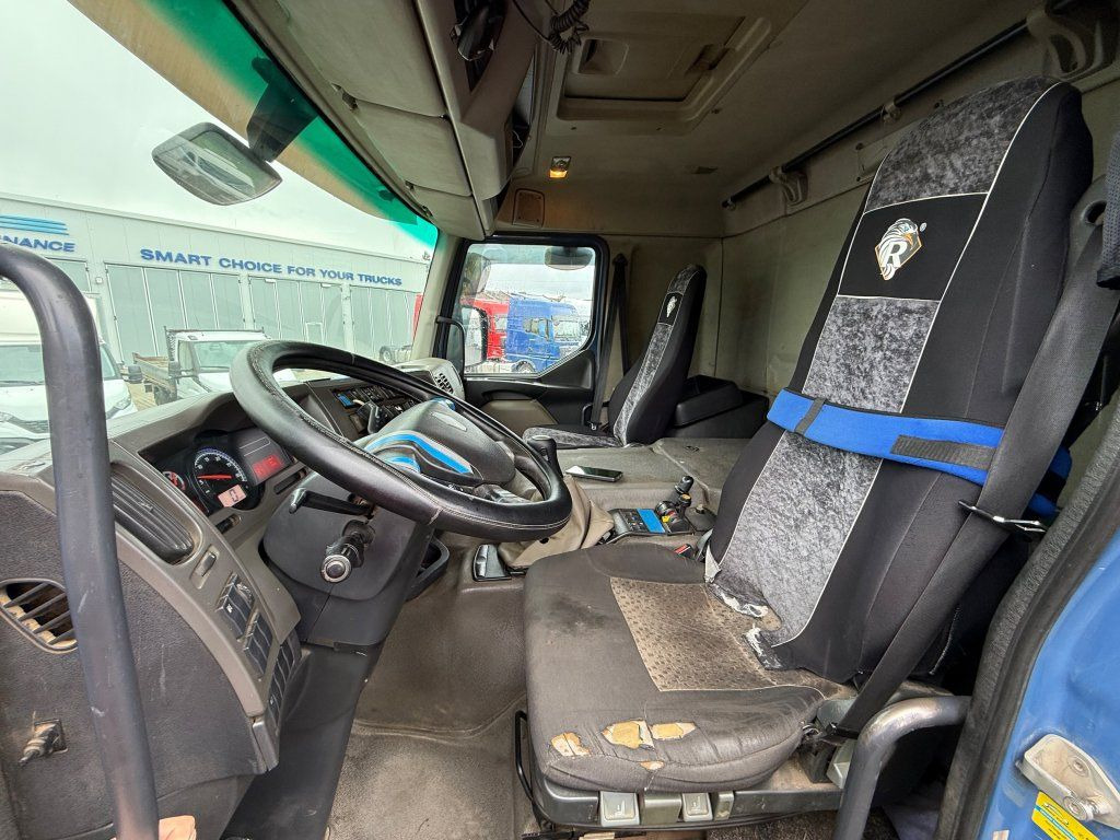 Camión volquete Renault Kerax 450 S3 8x4 EURO 4: foto 15 Camión volquete Renault Kerax 450 S3 8x4 EURO 4: foto 15