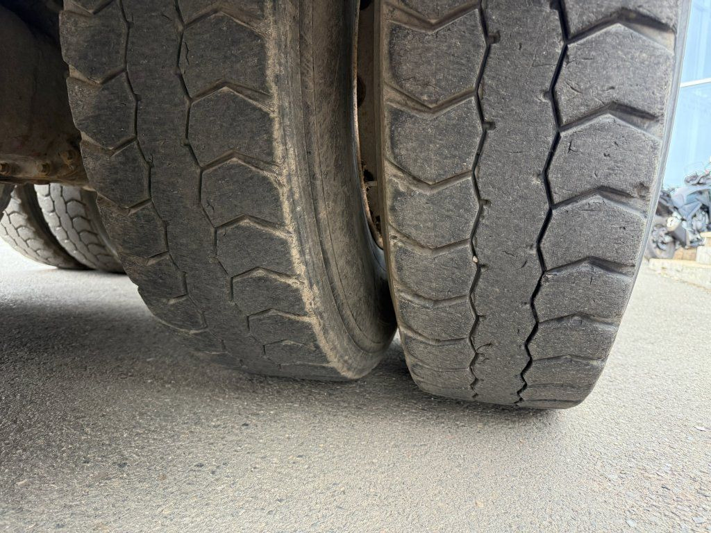 Camión volquete Renault Kerax 450 S3 8x4 EURO 4: foto 11 Camión volquete Renault Kerax 450 S3 8x4 EURO 4: foto 11