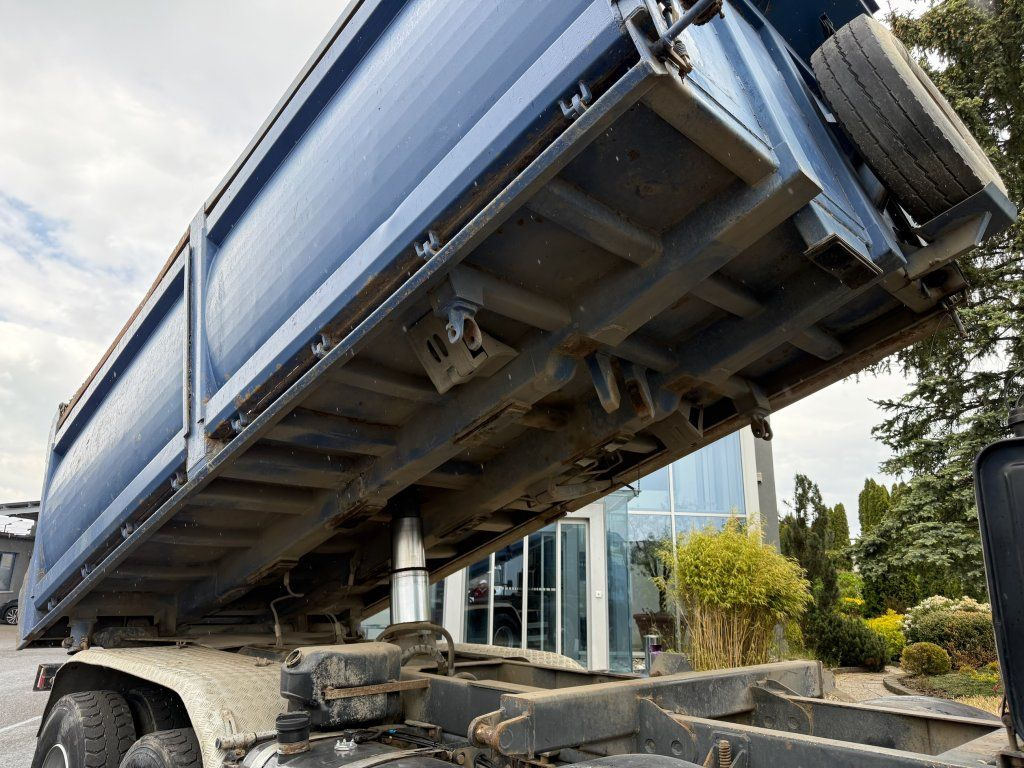 Camión volquete Renault Kerax 450 S3 8x4 EURO 4: foto 8 Camión volquete Renault Kerax 450 S3 8x4 EURO 4: foto 8