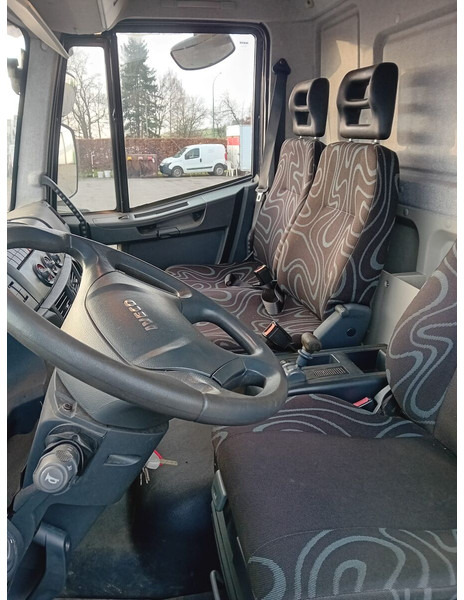 Camión caja cerrada Iveco: foto 6