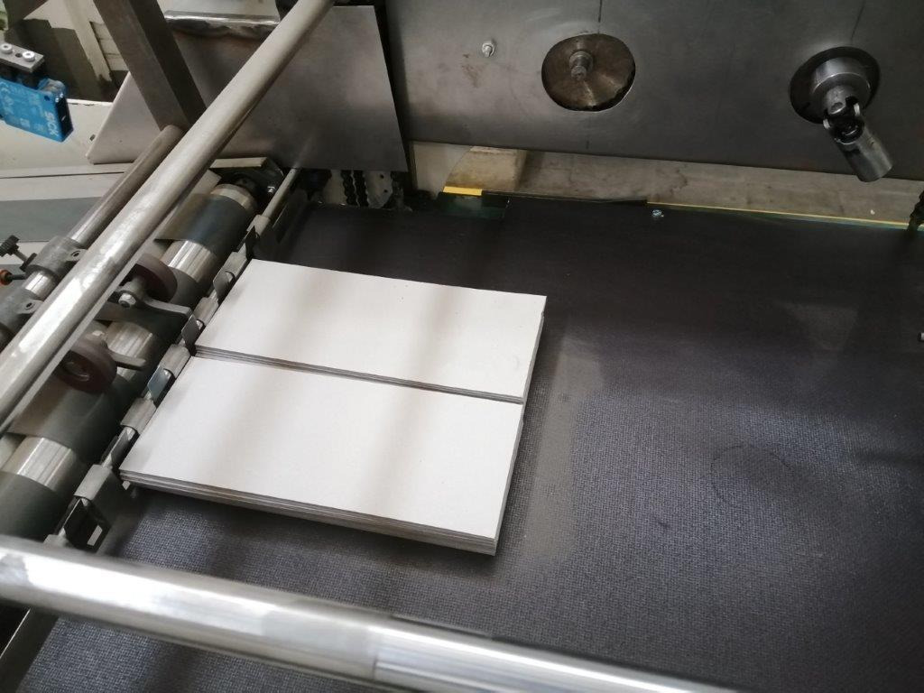 Werner Achilles Sondermaschinenbau - automatic mobile feeder for paper / cardboard - small size up to 50x60 cm - Plegadora de papel: foto 4 Werner Achilles Sondermaschinenbau - automatic mobile feeder for paper / cardboard - small size up to 50x60 cm - Plegadora de papel: foto 4