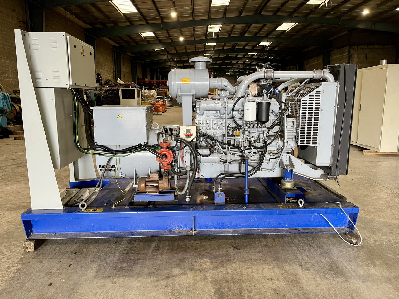2h Energy 150 kVa IVECO 8361 - Generador industriale: foto 1 2h Energy 150 kVa IVECO 8361 - Generador industriale: foto 1