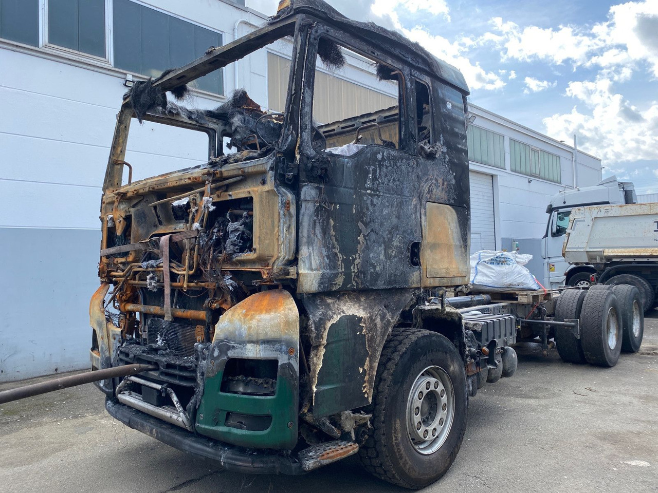 MAN TGX 26.580 Verbrannt 6x4 - Camión chasis: foto 2 MAN TGX 26.580 Verbrannt 6x4 - Camión chasis: foto 2