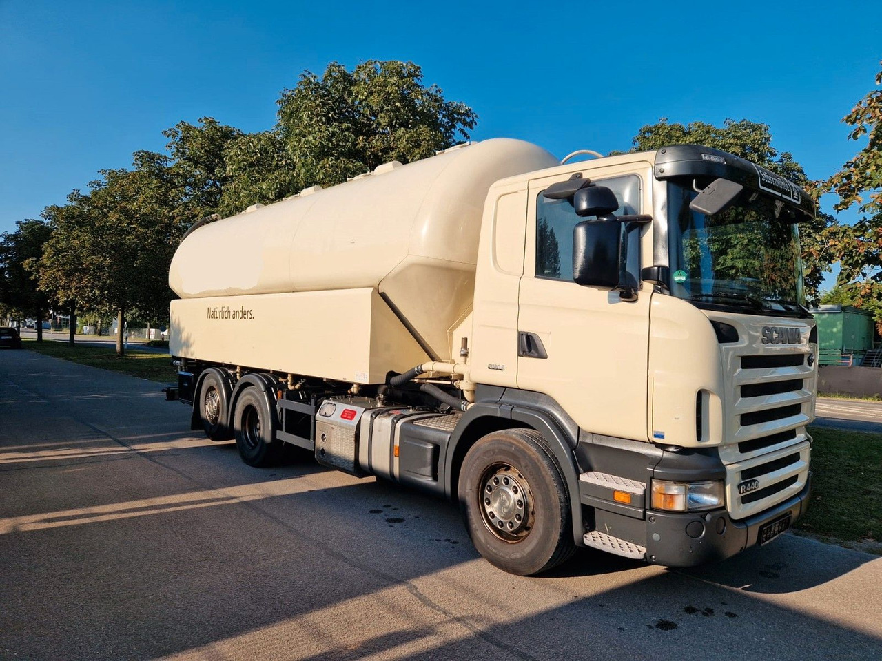 Scania R440 31m³ SILO 4 Kammer/Retarder/Kompressor/Lift - Camión cisterna: foto 2 Scania R440 31m³ SILO 4 Kammer/Retarder/Kompressor/Lift - Camión cisterna: foto 2