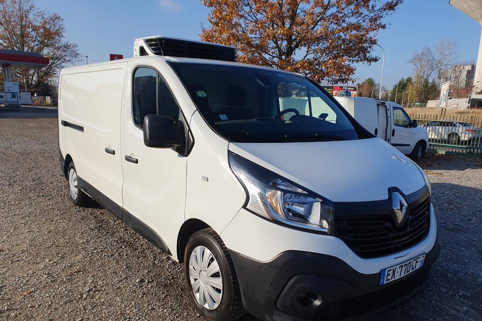 Furgoneta frigorifica RENAULT TRAFIC CHLODNIA MROZNIA CARRIER+230V KLIMA EURO6 [ Copy ]: foto 1