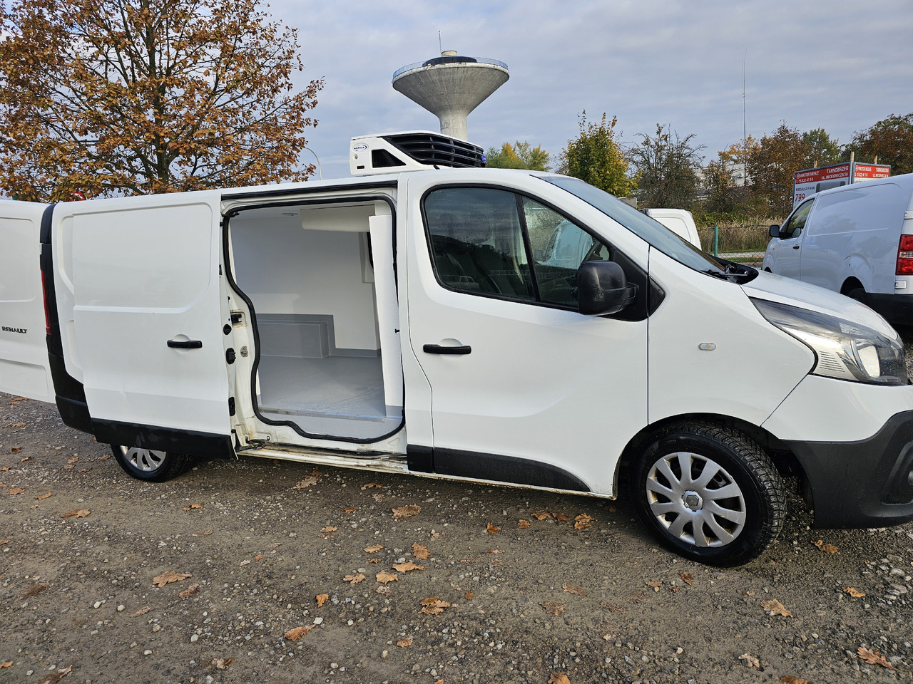 RENAULT TRAFIC MAXI LONG CHLODNIA MROZNIA CARRIER+230V KLIMA NAVI KAMERA EURO6 - Furgoneta frigorifica: foto 4 RENAULT TRAFIC MAXI LONG CHLODNIA MROZNIA CARRIER+230V KLIMA NAVI KAMERA EURO6 - Furgoneta frigorifica: foto 4