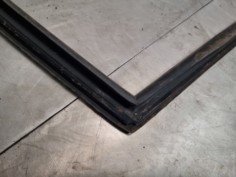 Case 1394, Case 94, 90 Series, Cab Back Windows Seal K303592 - Ventana y piezas: foto 3 Case 1394, Case 94, 90 Series, Cab Back Windows Seal K303592 - Ventana y piezas: foto 3