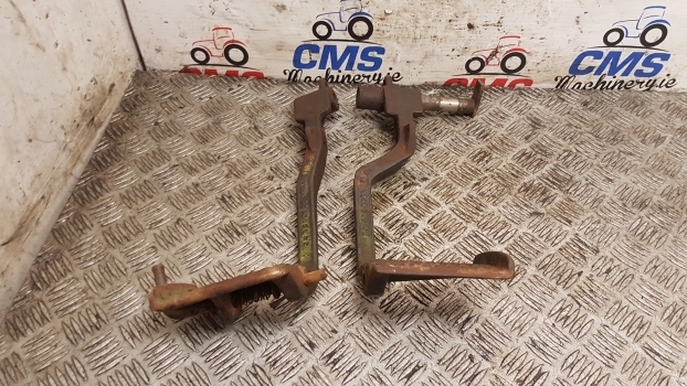Case International 856, 895 Xl Brake Pedals 3232965r92, 3232966r92, 3232959r2 - Piezas de freno para Tractor: foto 1 Case International 856, 895 Xl Brake Pedals 3232965r92, 3232966r92, 3232959r2 - Piezas de freno para Tractor: foto 1