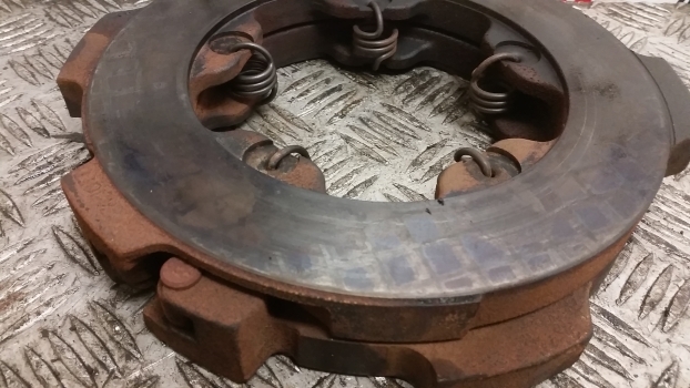 Deutz Agrotron 6.15 Rear Axle Brake Actuator Plate 04423836 - Piezas de freno para Tractor: foto 3 Deutz Agrotron 6.15 Rear Axle Brake Actuator Plate 04423836 - Piezas de freno para Tractor: foto 3