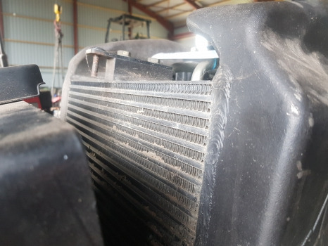 Deutz Agrotron M620, M610, M615, M600,ttv Intercooler 0.015.6910.2/20 - Radiador: foto 2 Deutz Agrotron M620, M610, M615, M600,ttv Intercooler 0.015.6910.2/20 - Radiador: foto 2