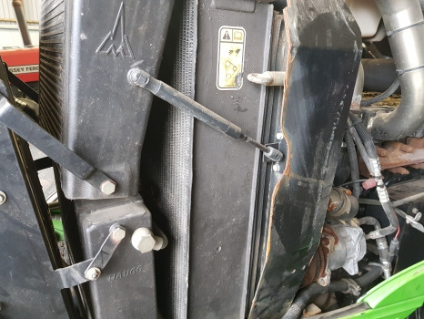 Deutz Agrotron M620, M610, Ttv Engine Water Cooling Radiator 0.015.4317.4/20 - Radiador: foto 2 Deutz Agrotron M620, M610, Ttv Engine Water Cooling Radiator 0.015.4317.4/20 - Radiador: foto 2