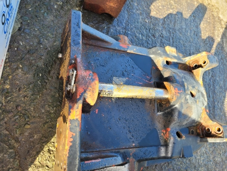 Deutz Agrotron Series 135, 150, 150.7 Front Axle Support Frame Bolster 04416542, 04422720 - Suspensión: foto 4 Deutz Agrotron Series 135, 150, 150.7 Front Axle Support Frame Bolster 04416542, 04422720 - Suspensión: foto 4