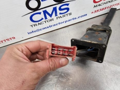 Fiat 140-90, 130-90, 180-90, 160-90, 115-90, 8630, 8830 Indicator Switch 5143663 - Sistema eléctrico: foto 3 Fiat 140-90, 130-90, 180-90, 160-90, 115-90, 8630, 8830 Indicator Switch 5143663 - Sistema eléctrico: foto 3