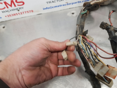 Fiat 160-90, 140-90, 115-90, 180-90, 160-90 Dash Wiring Loom Complete 5131408 - Cables/ Alambres: foto 5 Fiat 160-90, 140-90, 115-90, 180-90, 160-90 Dash Wiring Loom Complete 5131408 - Cables/ Alambres: foto 5