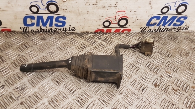 Fiat 90 Series 100-90, 80-90, 110-90, 90-90 Indicator Switch 5143662 - Sistema eléctrico para Tractor: foto 1 Fiat 90 Series 100-90, 80-90, 110-90, 90-90 Indicator Switch 5143662 - Sistema eléctrico para Tractor: foto 1
