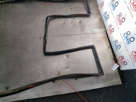Fiat F, F-dt Series, F100, F140dt, F120, F120dt Windscreen Gasket Seal 5161843 - Ventana y piezas: foto 5 Fiat F, F-dt Series, F100, F140dt, F120, F120dt Windscreen Gasket Seal 5161843 - Ventana y piezas: foto 5