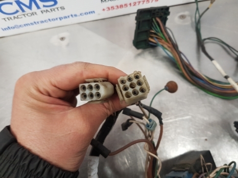 Ford 10, 6610, 5610, 4610 Series Ap Cab Wirring Loom E2nn7z36ab - Cables/ Alambres para Tractor: foto 2 Ford 10, 6610, 5610, 4610 Series Ap Cab Wirring Loom E2nn7z36ab - Cables/ Alambres para Tractor: foto 2