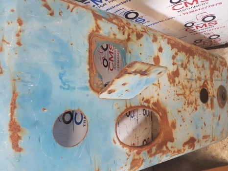 Ford 10 Series 7710, 6710 Bonnet Hood Panel 5 Holes, E1nn16a724aa, D8nn16a724ba - Capota para Tractor: foto 2 Ford 10 Series 7710, 6710 Bonnet Hood Panel 5 Holes, E1nn16a724aa, D8nn16a724ba - Capota para Tractor: foto 2