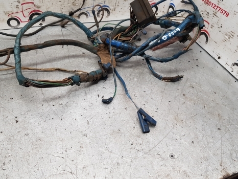 Ford 4600 Frame Wiring Loom D5nn14a103l Check The Pictures - Cables/ Alambres para Tractor: foto 2 Ford 4600 Frame Wiring Loom D5nn14a103l Check The Pictures - Cables/ Alambres para Tractor: foto 2