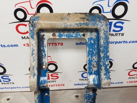 Ford 4610, 10, 600 Series, Cab Interior Boot Panel D5nn94100n39b - Cabina e interior: foto 4 Ford 4610, 10, 600 Series, Cab Interior Boot Panel D5nn94100n39b - Cabina e interior: foto 4