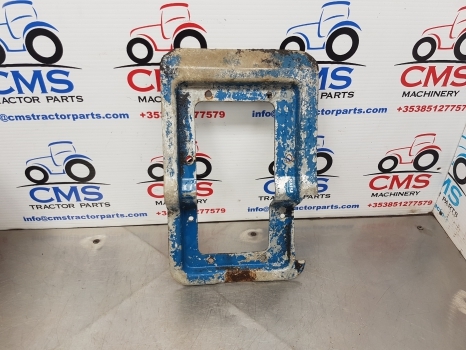 Ford 4610, 10, 600 Series, Cab Interior Boot Panel D5nn94100n39b - Cabina e interior: foto 1 Ford 4610, 10, 600 Series, Cab Interior Boot Panel D5nn94100n39b - Cabina e interior: foto 1