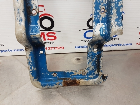 Ford 4610, 10, 600 Series, Cab Interior Boot Panel D5nn94100n39b - Cabina e interior: foto 3 Ford 4610, 10, 600 Series, Cab Interior Boot Panel D5nn94100n39b - Cabina e interior: foto 3