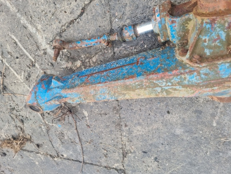Ford 8240, 8340 Carraro 709/hd Front Axle Beam Housing With Differential 19015 - Eje y piezas: foto 5 Ford 8240, 8340 Carraro 709/hd Front Axle Beam Housing With Differential 19015 - Eje y piezas: foto 5