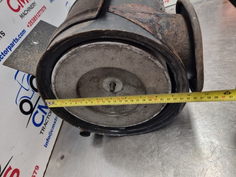 Ford New Holland 7840, 40 Series, Engine Air Cleaner Assembly 82008592 - Sistema de admisión de aire: foto 4 Ford New Holland 7840, 40 Series, Engine Air Cleaner Assembly 82008592 - Sistema de admisión de aire: foto 4