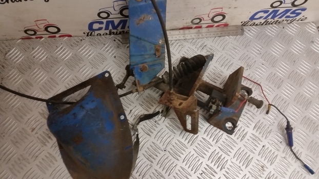 Ford New Holland Wheel Steering Support With Cable And Cover D5nn3b718b - Dirección para Tractor: foto 2 Ford New Holland Wheel Steering Support With Cable And Cover D5nn3b718b - Dirección para Tractor: foto 2