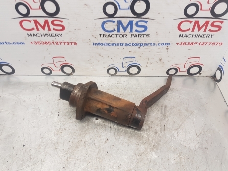International Case 885 Parking Hand Brake Control Pivot Shaft 94329c93, 94328c3 - Piezas de freno para Tractor: foto 3 International Case 885 Parking Hand Brake Control Pivot Shaft 94329c93, 94328c3 - Piezas de freno para Tractor: foto 3