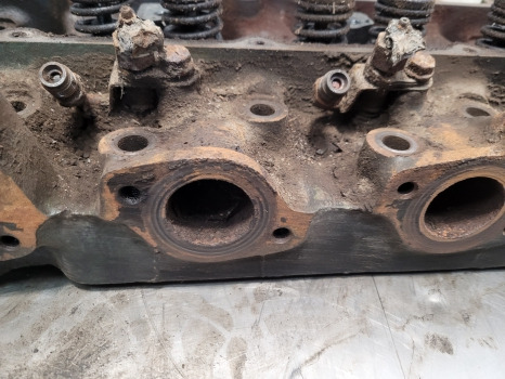 John Deere 6600, 6506, 6800, 6900 Engine Cylinder Head R112747, Re48617 - Cabezal de bloque: foto 5 John Deere 6600, 6506, 6800, 6900 Engine Cylinder Head R112747, Re48617 - Cabezal de bloque: foto 5