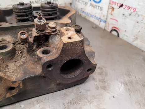John Deere 6600, 6506, 6800, 6900 Engine Cylinder Head R112747, Re48617 - Cabezal de bloque: foto 2 John Deere 6600, 6506, 6800, 6900 Engine Cylinder Head R112747, Re48617 - Cabezal de bloque: foto 2