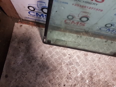 Massey Ferguson 690, 665, 698, 699 Cab Front Glass Windscreen Tg1246 - Parabrisas para Tractor: foto 5 Massey Ferguson 690, 665, 698, 699 Cab Front Glass Windscreen Tg1246 - Parabrisas para Tractor: foto 5