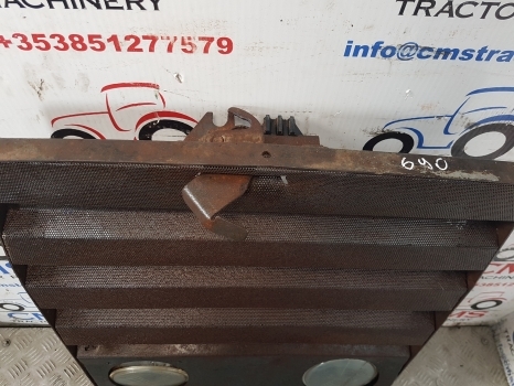 Massey Ferguson 690, 698, 699, 265, 275 Front Grille 682342m91, 1682950m91 - Parrilla para Tractor: foto 5 Massey Ferguson 690, 698, 699, 265, 275 Front Grille 682342m91, 1682950m91 - Parrilla para Tractor: foto 5